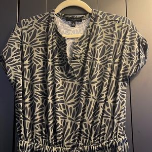 Banana Republic pocket knee length dress. Green and black